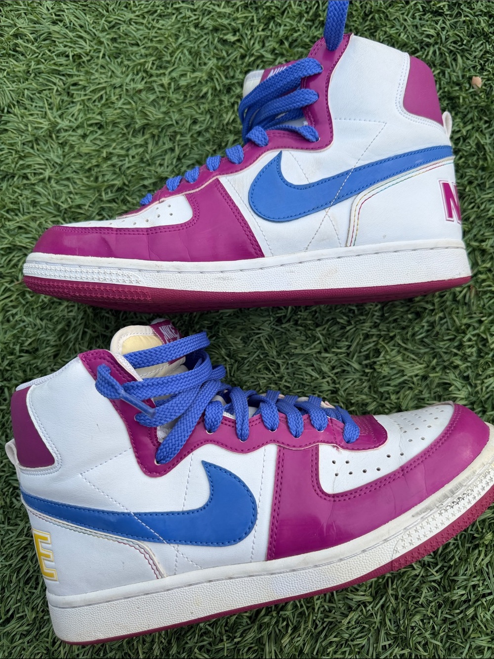 Vintage Nike High-Top Sneakers in White, Magenta & Blue with Multicolor Logo - Picture 7 of 10